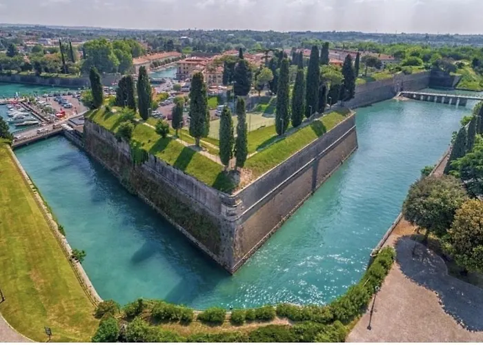 Nuova Barcaccia 3*