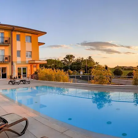 Nuova Barcaccia Otel