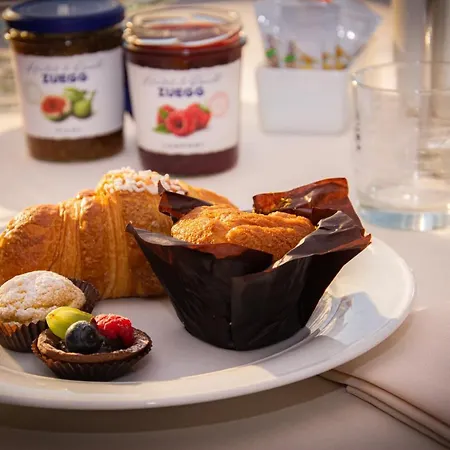 Hotel Nuova Barcaccia 3*