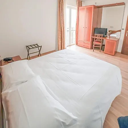 Otel Nuova Barcaccia Peschiera del Garda