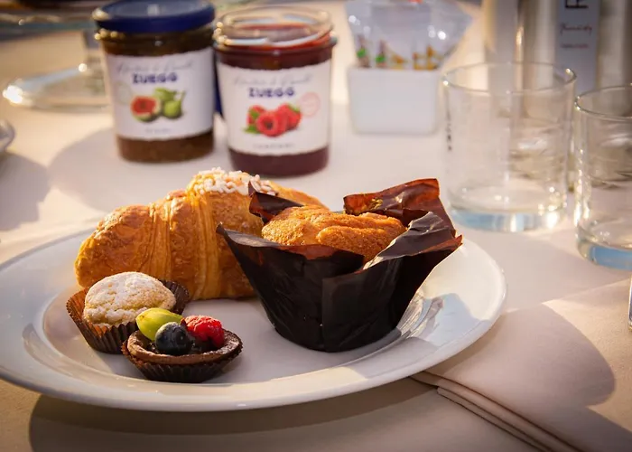 Hotel Nuova Barcaccia 3*