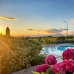 Hotel Nuova Barcaccia 3*