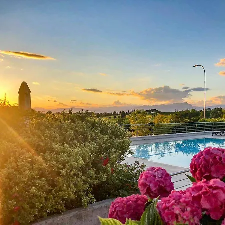 فندق Nuova Barcaccia 3*