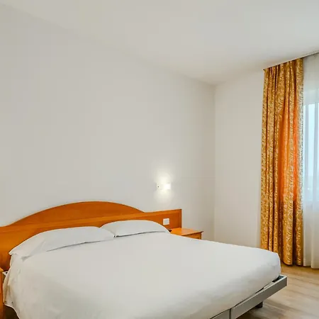Nuova Barcaccia فندق بسكييرا ديل غاردا