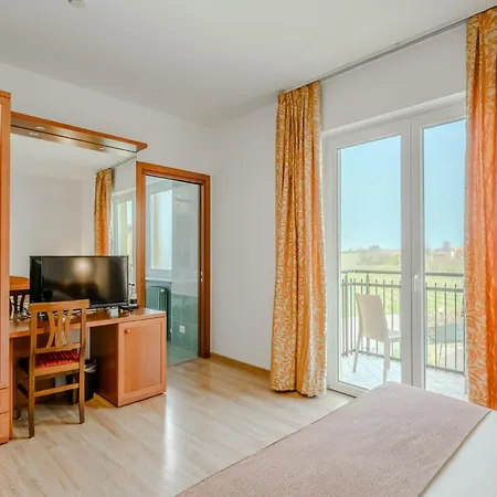 Nuova Barcaccia 3* بسكييرا ديل غاردا