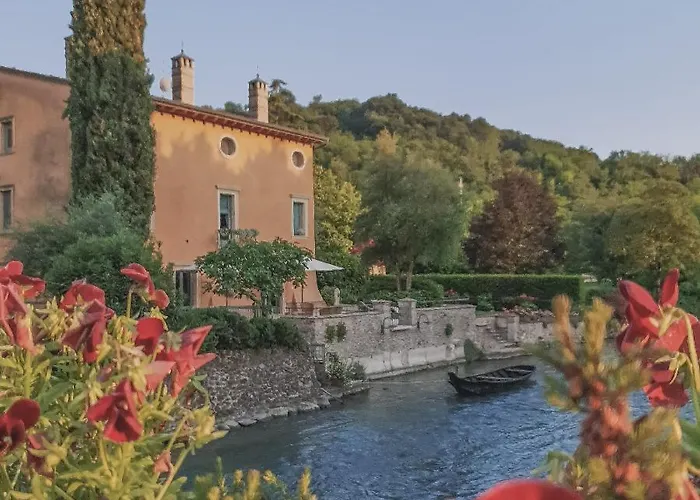 Hotel Nuova Barcaccia 3*